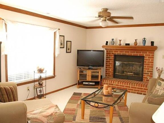 4th image of 820 Norton Ct