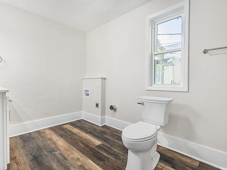2120 Nelson St — Photo 14