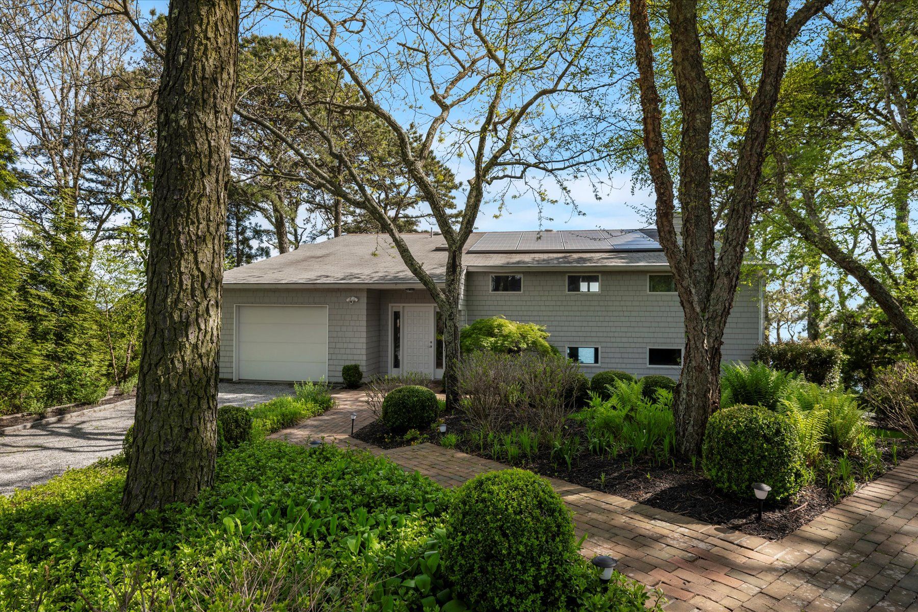 34 Hawthorne Rd, Southampton, NY 11968 | Out East