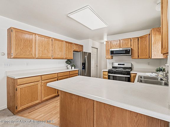 3rd image of 832 Donegan Rd Unit B