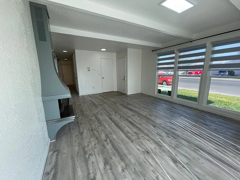 1362 E Oak Ave — Photo 5