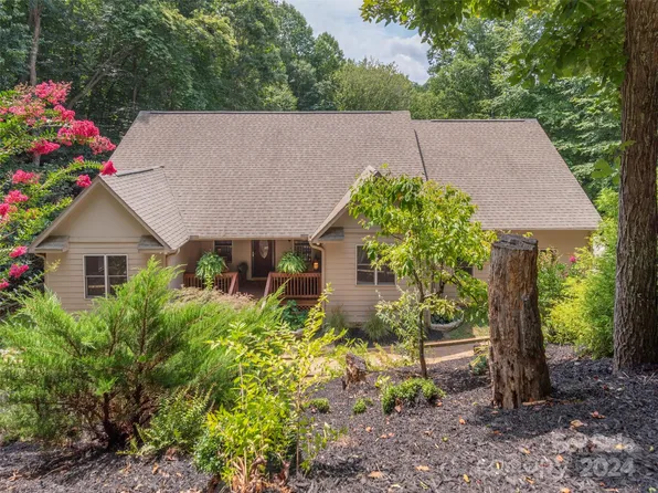 1027 Redfield Dr, Clyde, NC 28721