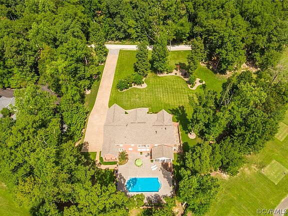 5th image of 603 Country Club Ln