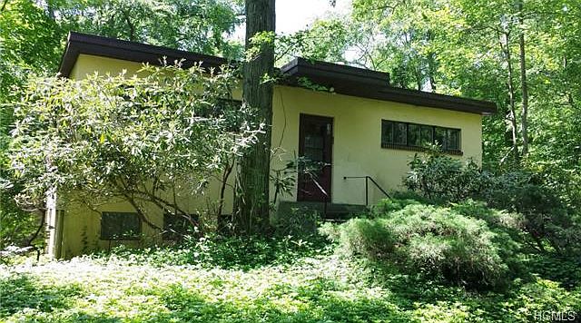 1st image of 10 Dogwood Ln