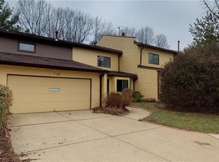 726 Hampton Ridge Dr, Akron, OH 44313