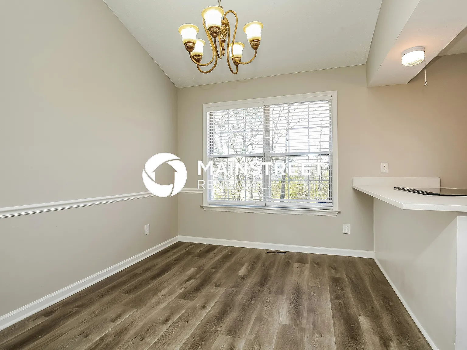 808 Albin Ct — Photo 4