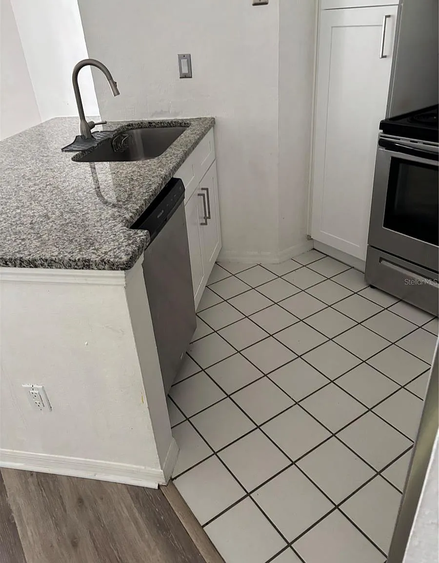 2 bed, 1054 sqft, $1,600 — Photo 4