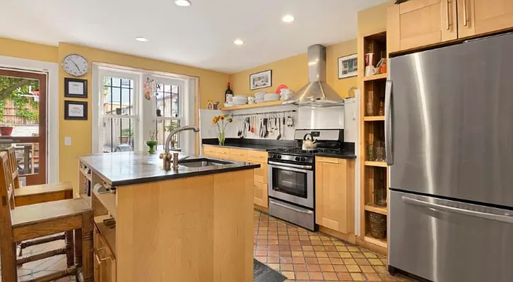 Rented by Compass | media 23