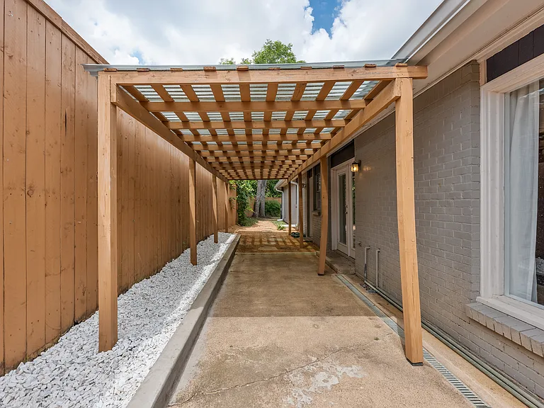 11231 Park Central Pl — Photo 32
