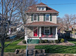 1404 W Pleasant St, Davenport, IA 52804