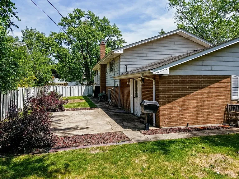 407 Keepataw Dr — Photo 3