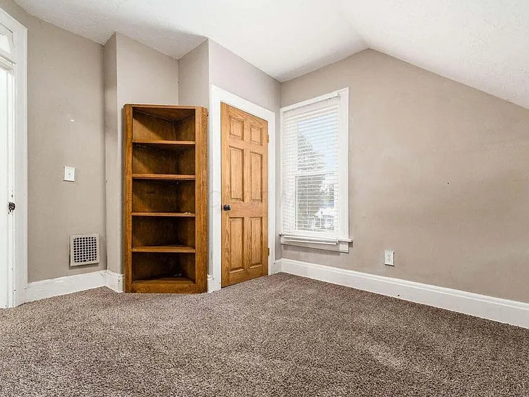 2339 Summit St — Photo 22