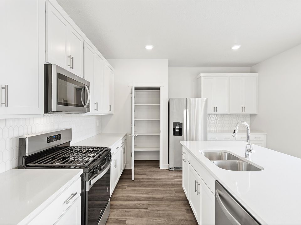 SLC_Cottonwood_ 4211_Kitchen_A_3523-N-Browning-St-Eagle-Mountain-UT.jpg