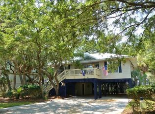 11 Battery Park Rd, Edisto Island, SC 29438