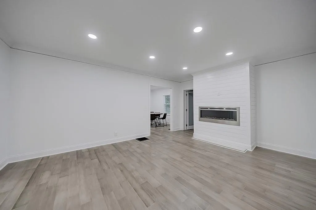3 bed, 2.5 bath, 2800 sqft, $3,000 — Photo 2
