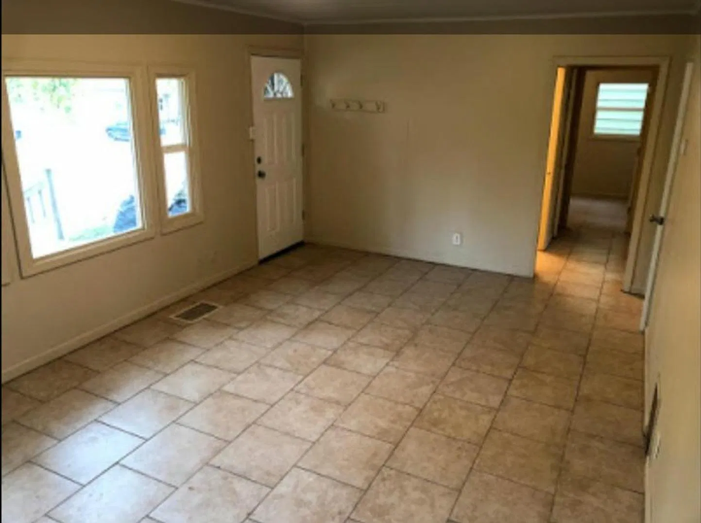 3 bed, 1000 sqft, $795 — Photo 2