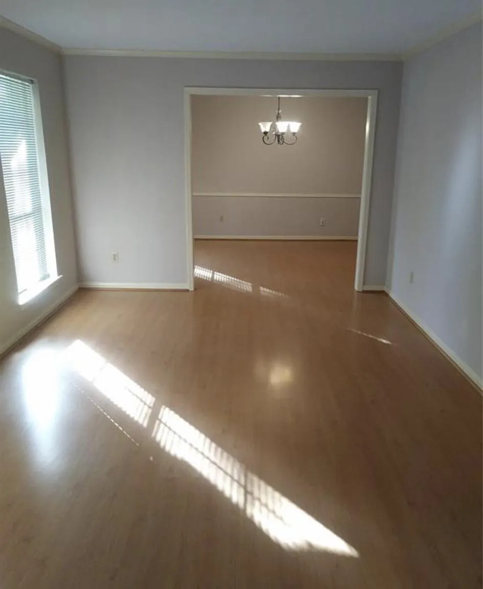 4 bed, 2320 sqft, $2,250 — Photo 2