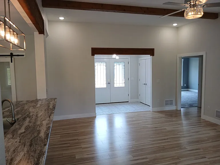 1325 Summerfield Dr — Photo 4