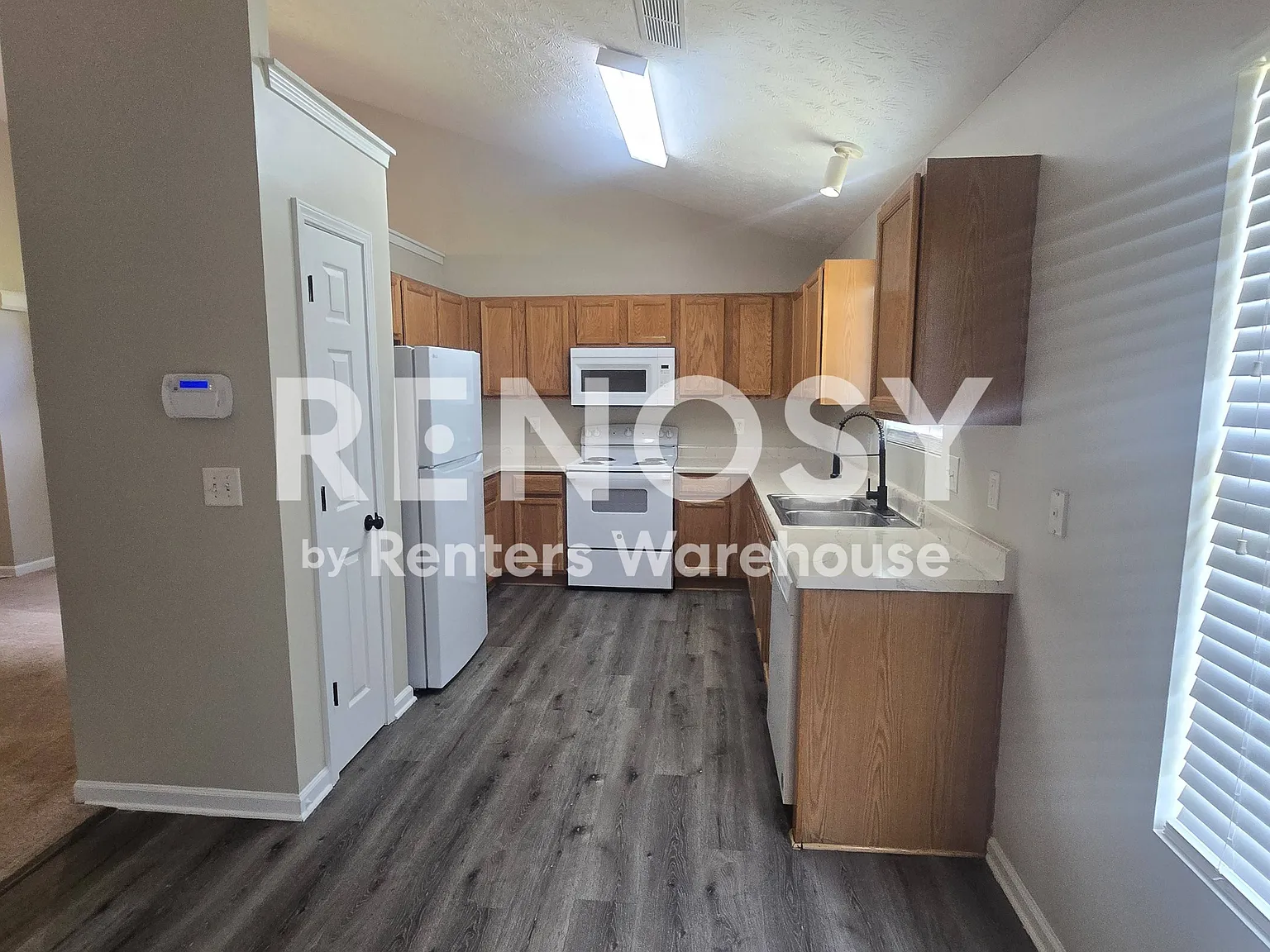 Spacious 3 Bedroom in Lithonia! — Photo 3