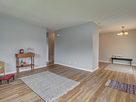 4th image of 2347 Carnation Dr #A