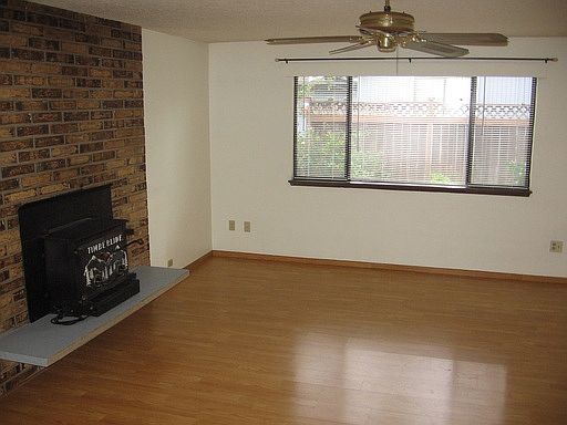 3rd image of 2430 Olympic Blvd
