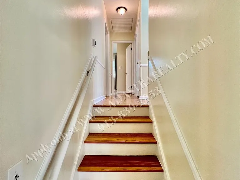9832 Walmer St — Photo 15