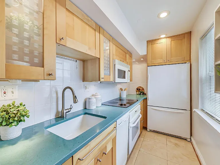 1303 N Ode St #215 — Photo 4