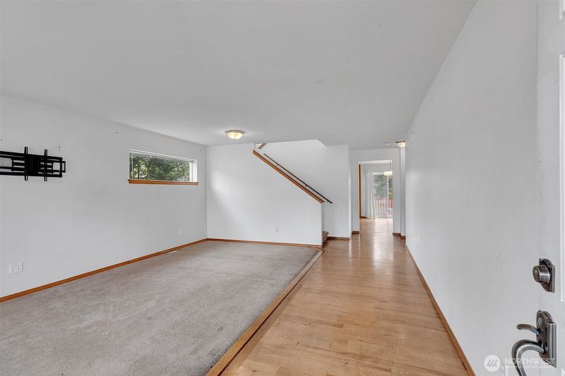 4th image of 728 95th Court SE