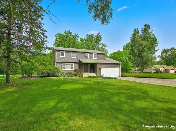 2711 Old Oak Dr, McHenry, IL 60050
