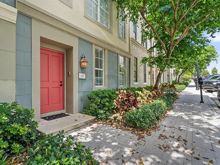 610 Fern St — Photo 1