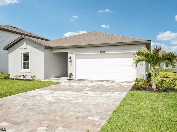 253 Moonlit Lake Trl, Lehigh Acres, FL 33936