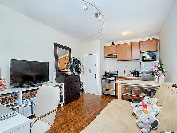 4th image of 245 W 115th St APT 3