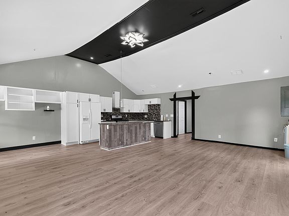 4th image of 2054 Republic Ave