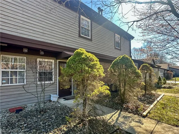 924 Nob Hill Dr APT 3, Niles, OH 44446