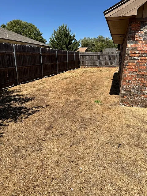 4 bed, 2.5 bath, 1989 sqft, $1,800 — Photo 2