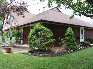 26-4 Tamaron Dr, Waldwick, NJ 07463
