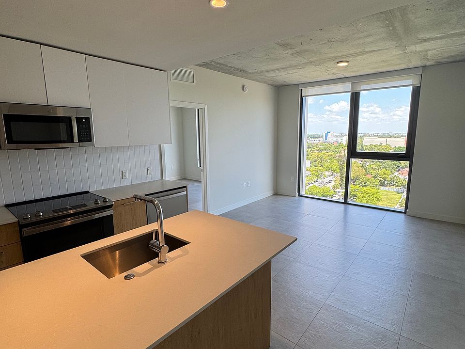 KITCHEN ISLAND & LIVING ROOM