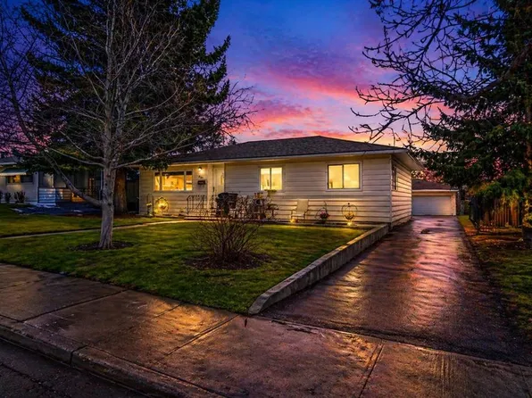 200 W Hendon Dr NW, Calgary, AB T2K 1Z2