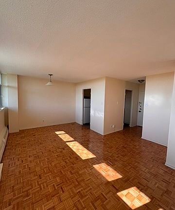 5th image of 70 McEwen Ave #1201