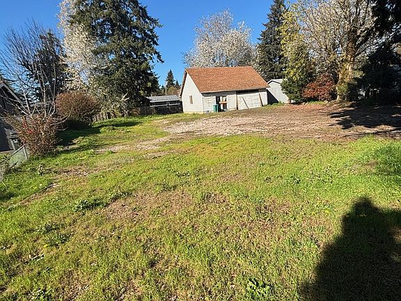 5th image of 8615 SE Roots Rd