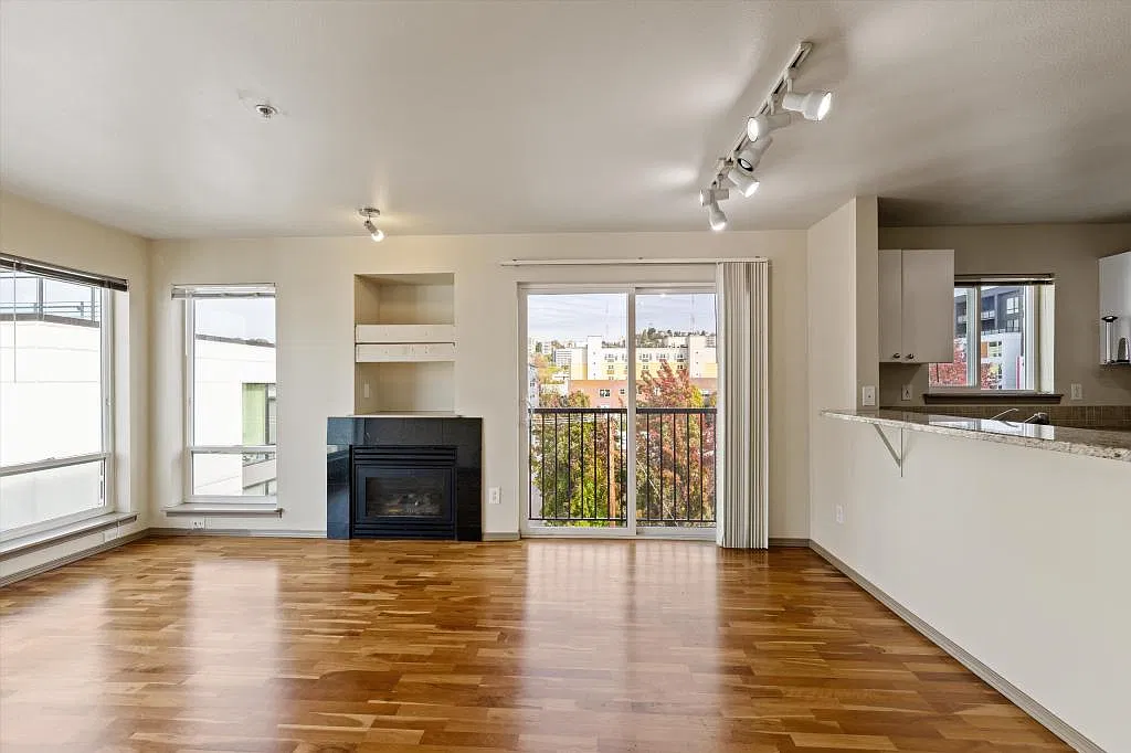 Lower Queen Anne 2 Bedroom 2 Bath Condo - 2 bedrooms — Photo 4