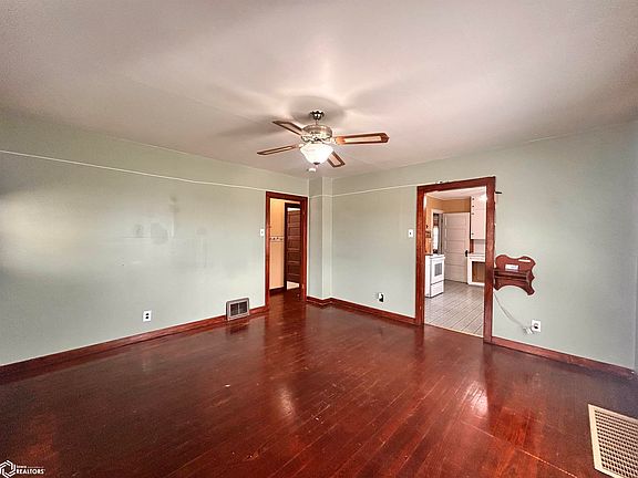 3rd image of 403 S Washington St