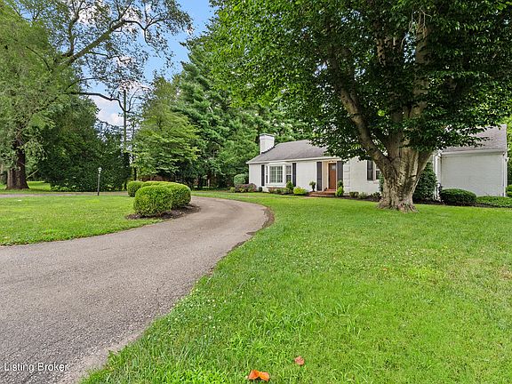 3rd image of 121 Blankenbaker Ln