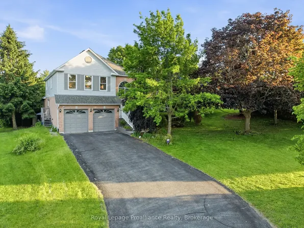 11 Gibson Pl, Pt Hope, ON L1A 4G8