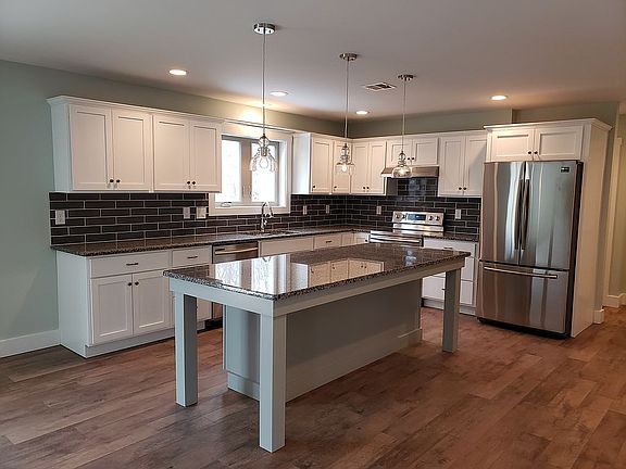4th image of 109 Saint Moritz Dr