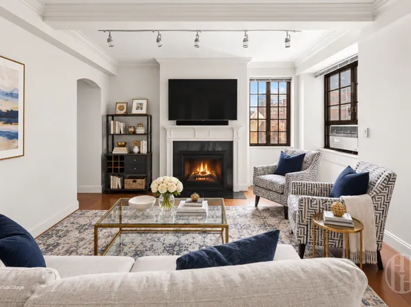 211 East 35th Street image 1 of 14