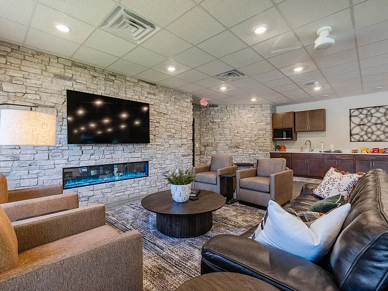 Kings Ridge Apartments — Photo 7