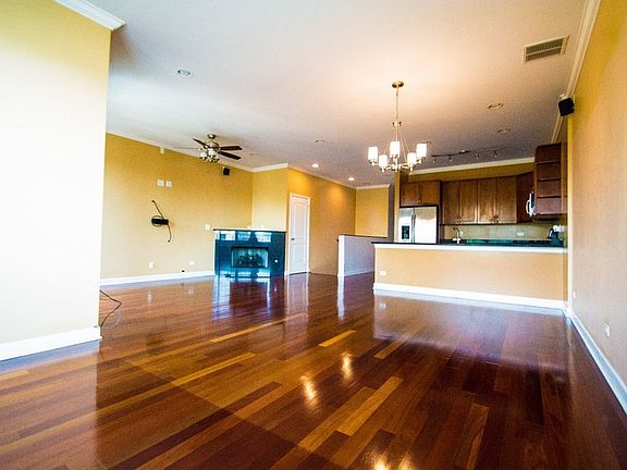 4th image of 929 N Damen Ave APT 3
