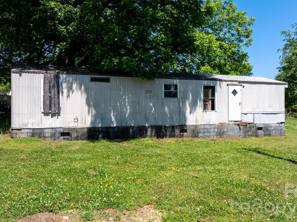 112 E 13th St, Newton, NC 28658