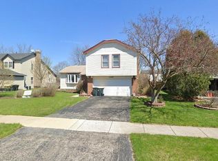 1257 Spring Valley Dr, Carol Stream, IL 60188